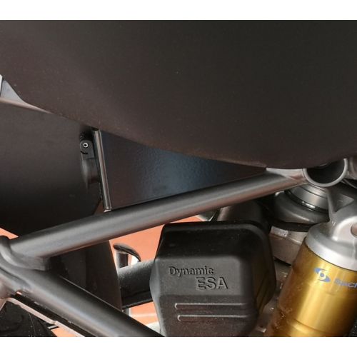 01-030-0086-0 Kit di riposizionamento presa DIN per BMW R1250GS/ R1250GS Adventure/ R1200GS da 2013/ R1200GS Adventure a partire dal 2014