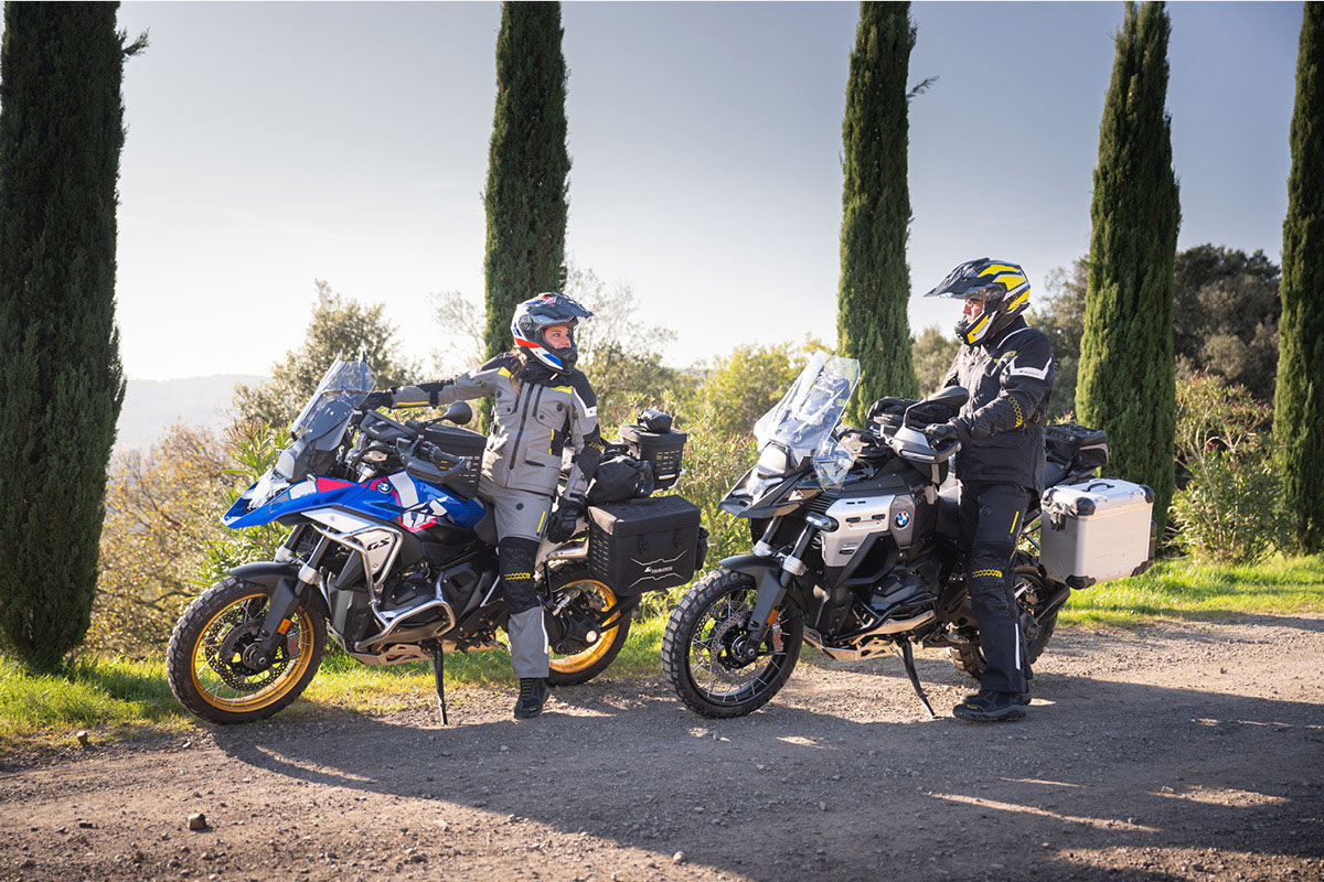 Touratech_BMW_R_1300_GS-Adventure_side_view_people